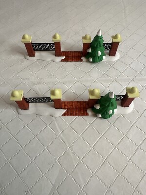 Department 56: Christmas Tree Lined Courtyard  Fence set of 2 Heritage Village