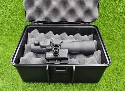 Trijicon 3x30 Compact ACOG Red Illuminated Chevron Scope, Black