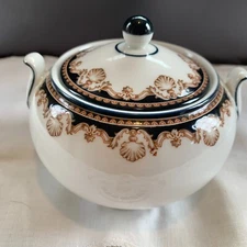 Medici Wedgwood Butte Shape Sugar Bowl With Lid Made in England