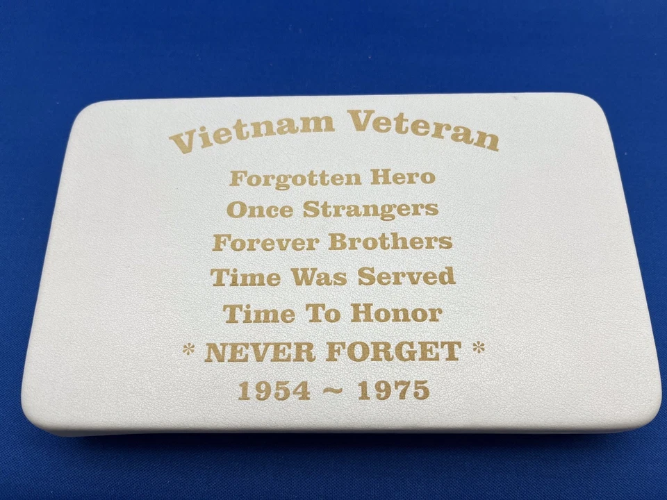 Cuchillo Trampero Serie Veteranos Kissing Crane Vietnam, Vitrina con Certificado de Autenticidad Foto 3 de 4