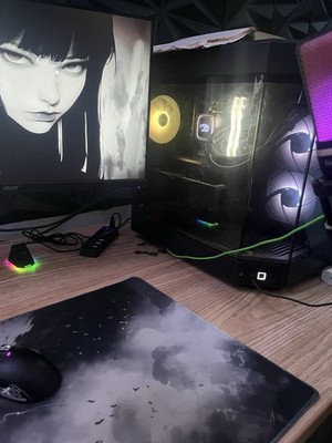 HYTE Y60 Gaming Desktop PC RGB Lighting Dedicated Graphics Windows 11