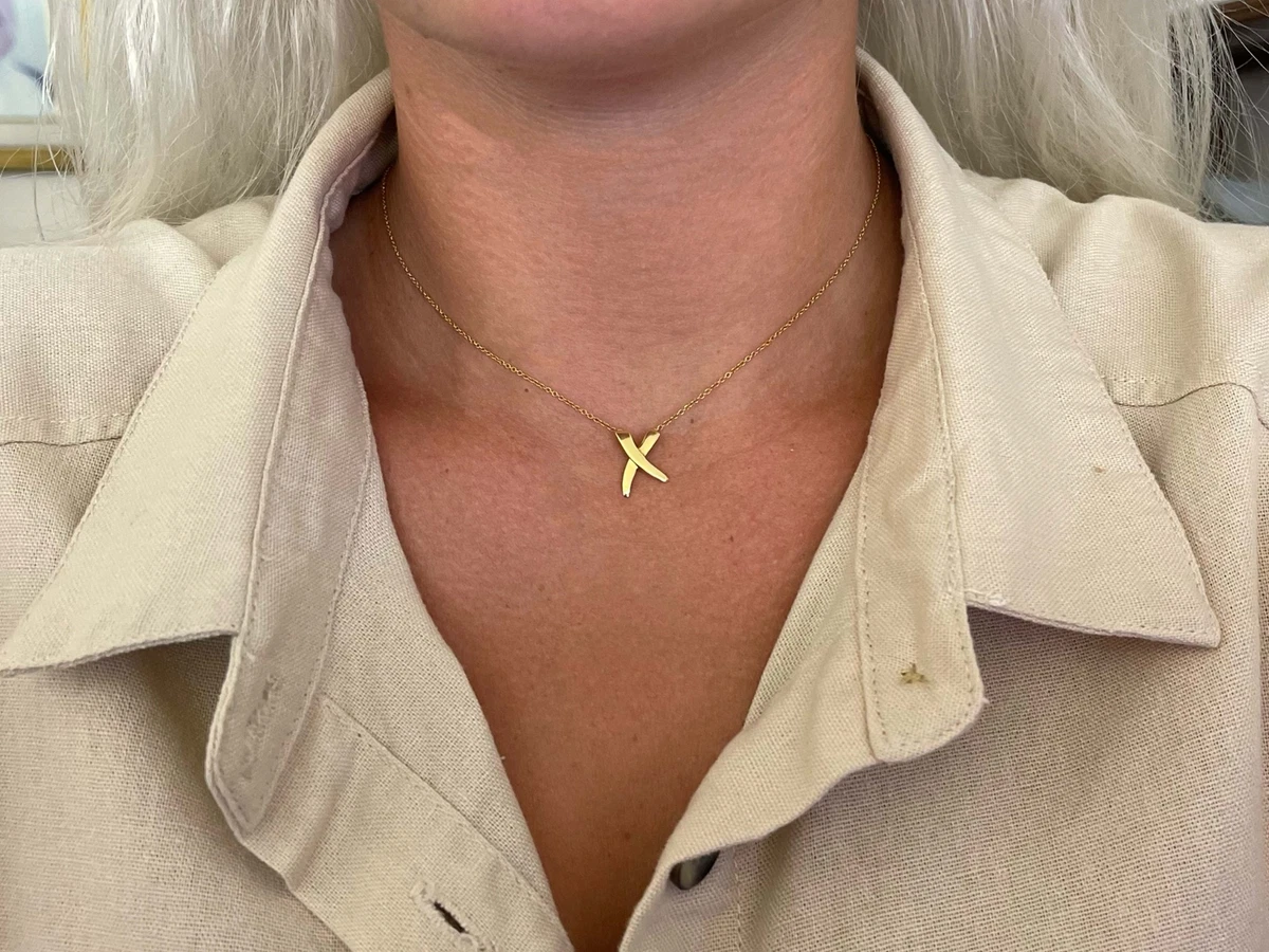Tiffany 2024 kiss necklace