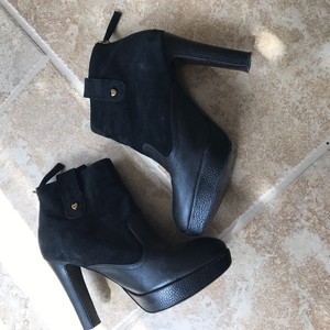 love moschino booties