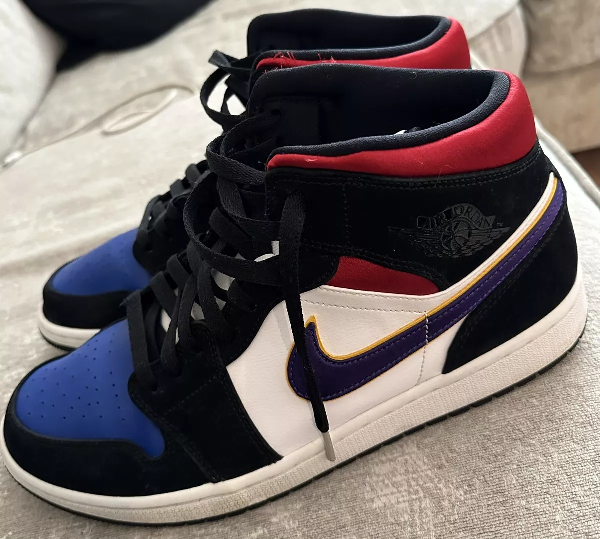 Air jordan 1 mid se deals rivals
