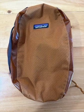 Vntg Patagonia Black Hole Cube Polyester Zip Travel Bag Unisex 49366 Brown Red