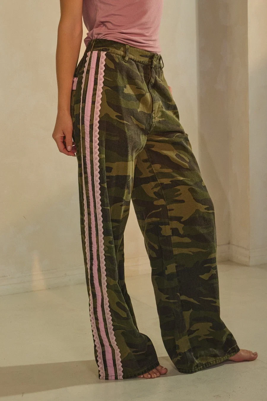 Oddi Backwoods Dreaming Washed Camo Wide Leg Pants Pink Lace Side Trim Sz Medium