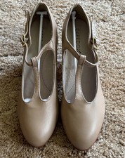 Women  s Capezio Character Shoes Size 6M