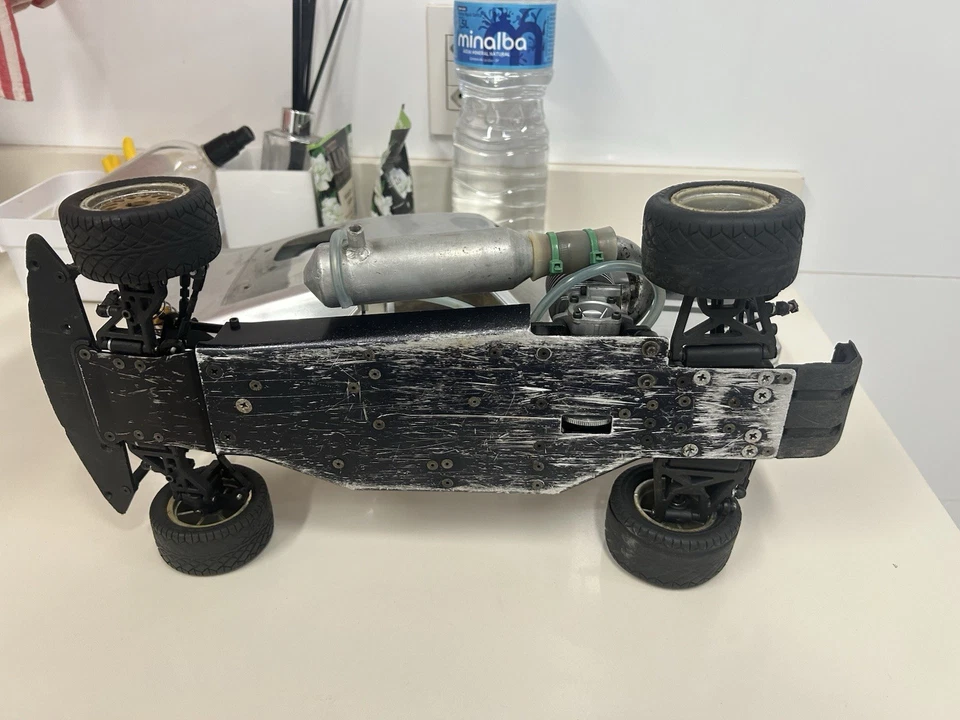 Vintage Team Associated RC10DS Nitro 1/10 Touring Car – Used, Untested - Image 3 of 4