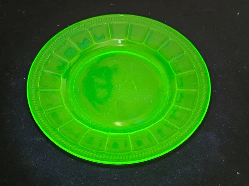 Green Uranium Vaseline Federal Colonial Fluted Rope 8 1/4" Luncheon Plate