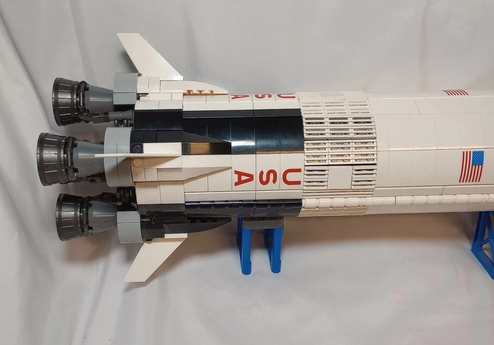 LEGO Ideas: NASA Apollo Saturn V Set 92176 Build Complete Capsule Included - Image 3 of 4