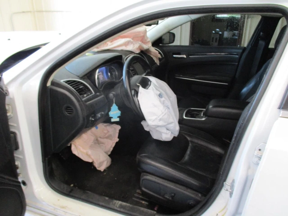 Used Rear Seat Belt Rear fits: 2016 Chrysler 300 Rear Grade A Foto 2 de 4