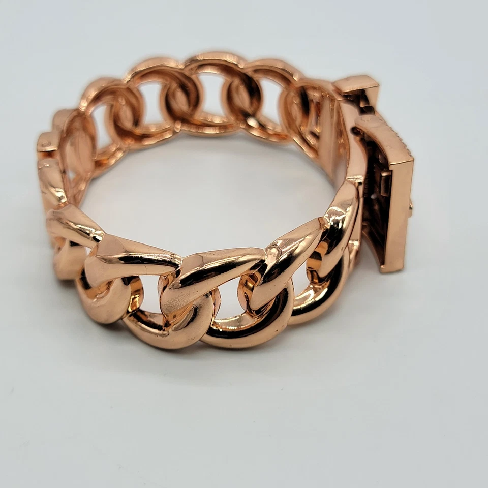 Brazalete brazalete con bisagra de moda Guess para mujer tono dorado 7,25" Foto 4 de 4