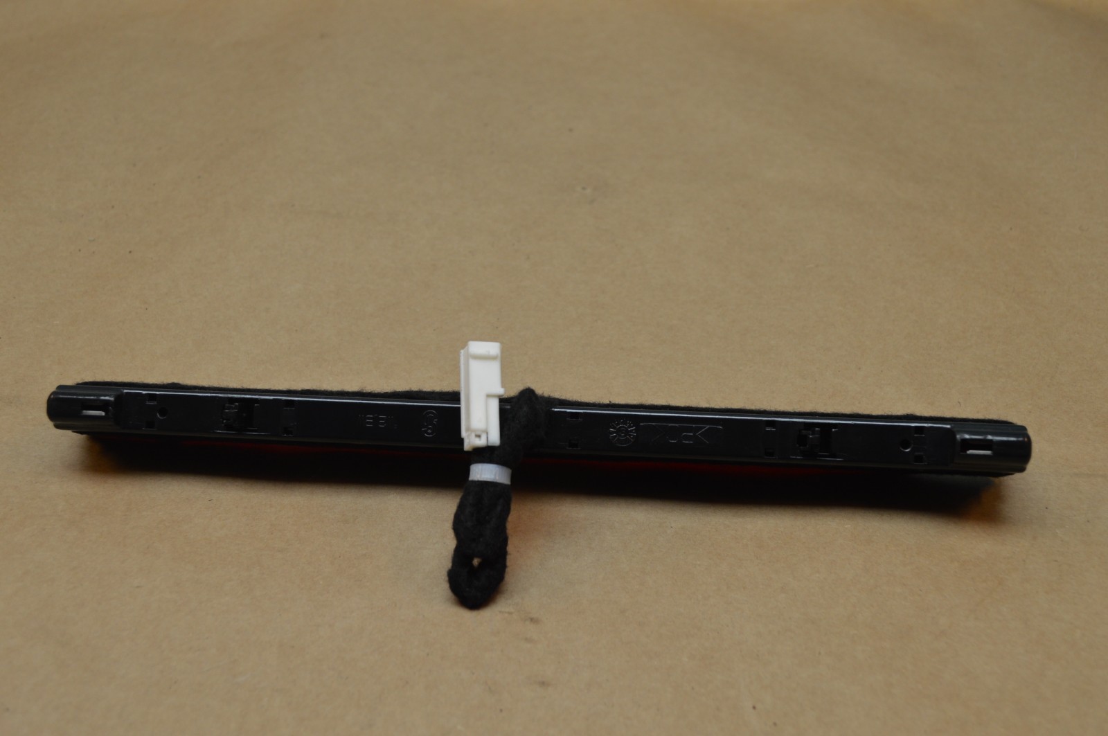 02-06 M138 MASERATI COUPE GT REAR DECK THIRD 3RD BRAKE LIGHT LED