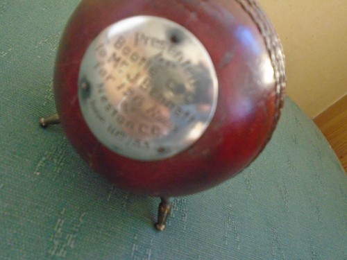 1933 ENGRAVED CRICKET BALL BOOTLE CRICKET CLUB v NESTON - J BENNETT 126 RUNS - Picture 3 of 5