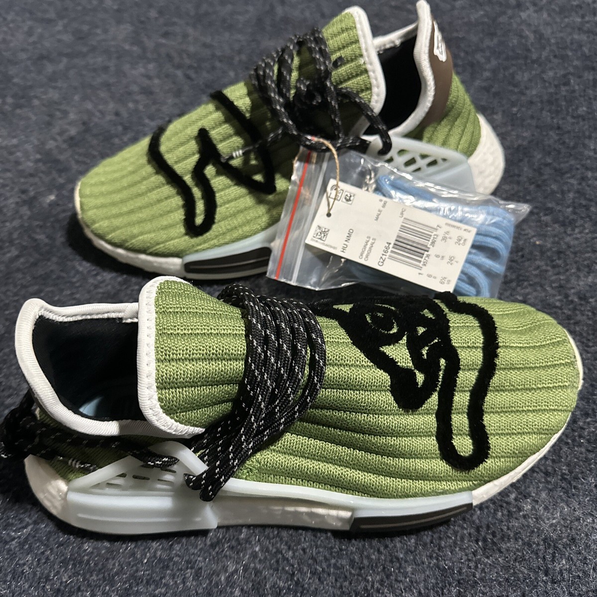 みる PHARRELL×ADIDAS ORIGINALS NMD Hu 26cm