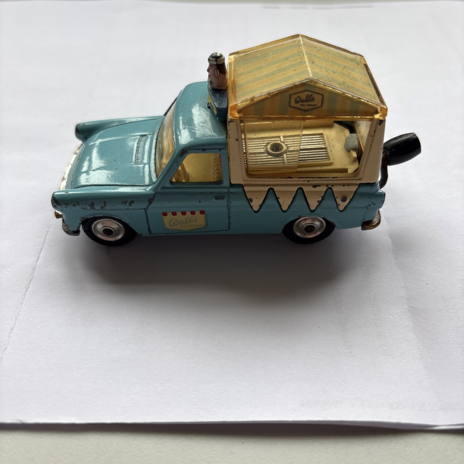 Corgi n° 447 Ice Cream Van on Ford Thames ancien 1/43