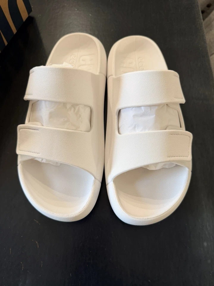 Sandalia para mujer ECCO Cozmo dos bandas deslizables blanca brillante talla 6-6,5 Foto 2 de 4