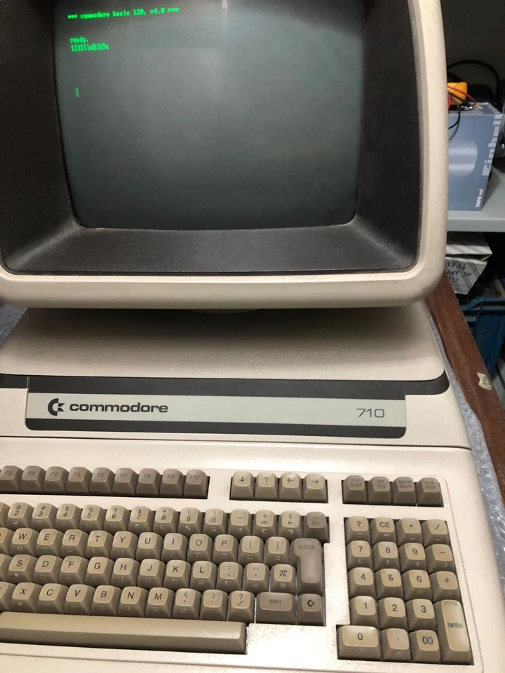 Commodore PET 710 - CBM II - Rarissimo - Immagine 4 di 4
