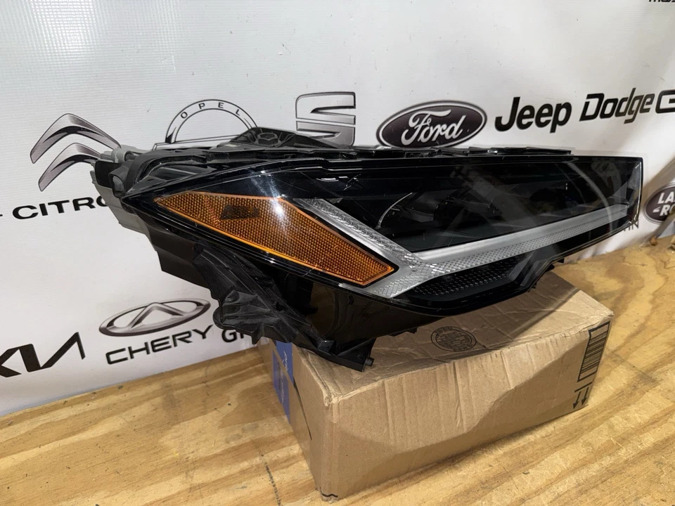 OEM 2018-2024 Lamborghini Urus Headlight - Image 3 of 4