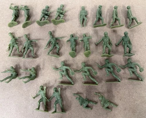 Vintage Marx WWII US Army Soldiers Green Plastic 25 Figures 11 Poses
