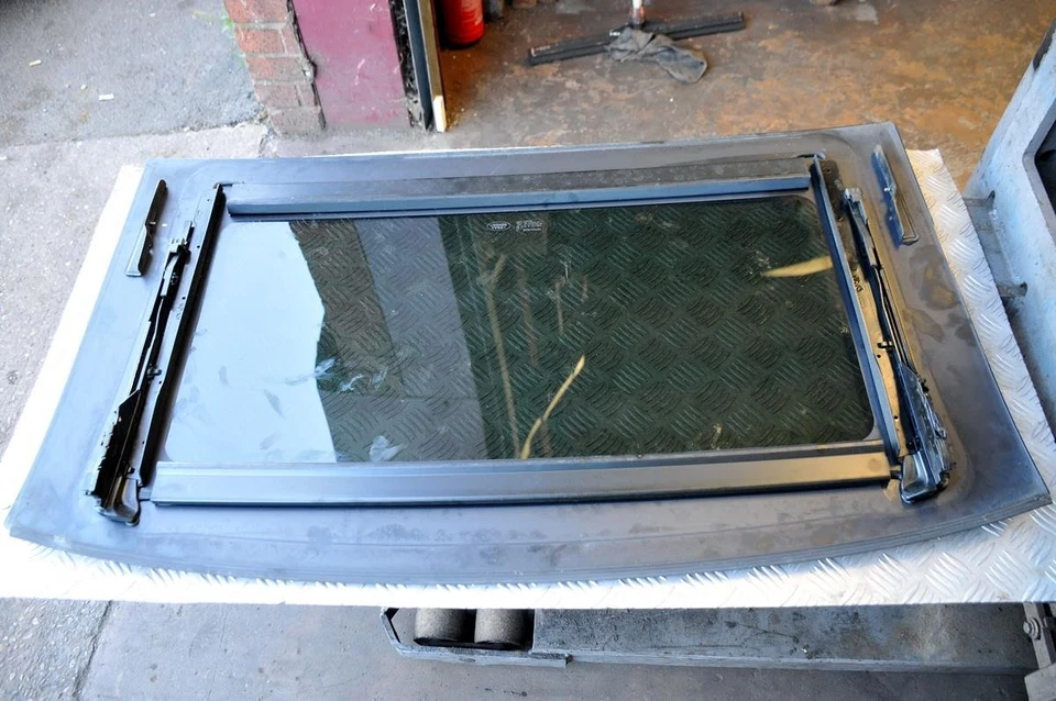 Land Rover Freelander 2 panoramic roof glass for front sunroof - Image 2 of 4
