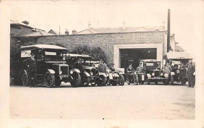 POSTKARTE ROYAL MAIL FLOTTE LIEFERWAGEN MOTORRÄDER PERSONALSTANDORT UNBEKANNT 1935