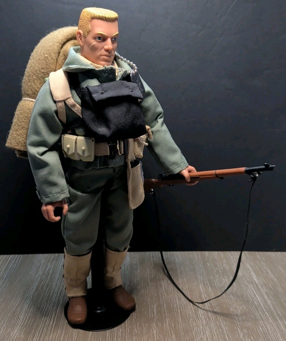 ミリタリー GI JOE   CLASSIC COLLECTION D-DAY G.I. Joe • Classic Collection • D-Day Salute Action Figure • 1997