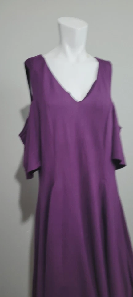 Eloquii size 18 Dress shift v-neck cold shoulder women pleated mid-weight zipper - Image 2 of 4