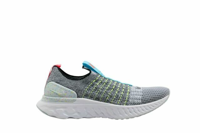 nike flyknit phantom react