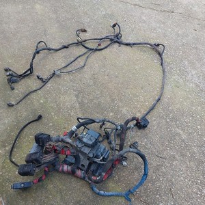 2000, 2001 F-250 F-350 ENGINE BAY FUSEBOX HEADLIGHT WIRING HARNESS 7.3L