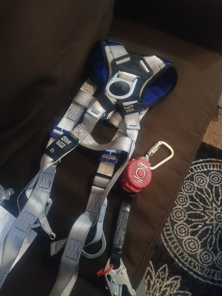 3M Sala, EXOFIT Series X100 Full Body Safety Harness  Easy Click OSHA Approved - Image 4 of 4