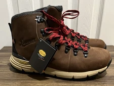 Danner Mountain 600 Mens 8 EE 4.5" 200G Insulated Hiking Boot Pinecone/Brick Red
