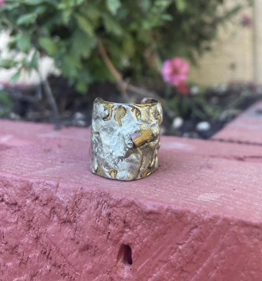 Joyería anillo artesanal ojo de tigre piedra natural latón y plata Foto 4 de 4