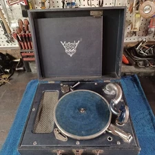 VICTOR VICTROLA PORTABLE SUITCASE MODEL***MOTOR REBUILT***