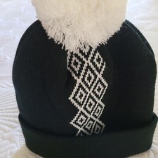 NWT Umbro Beanie Ski Hat Black Cuffed Pom Pom Skull Cuff Snow Boarding