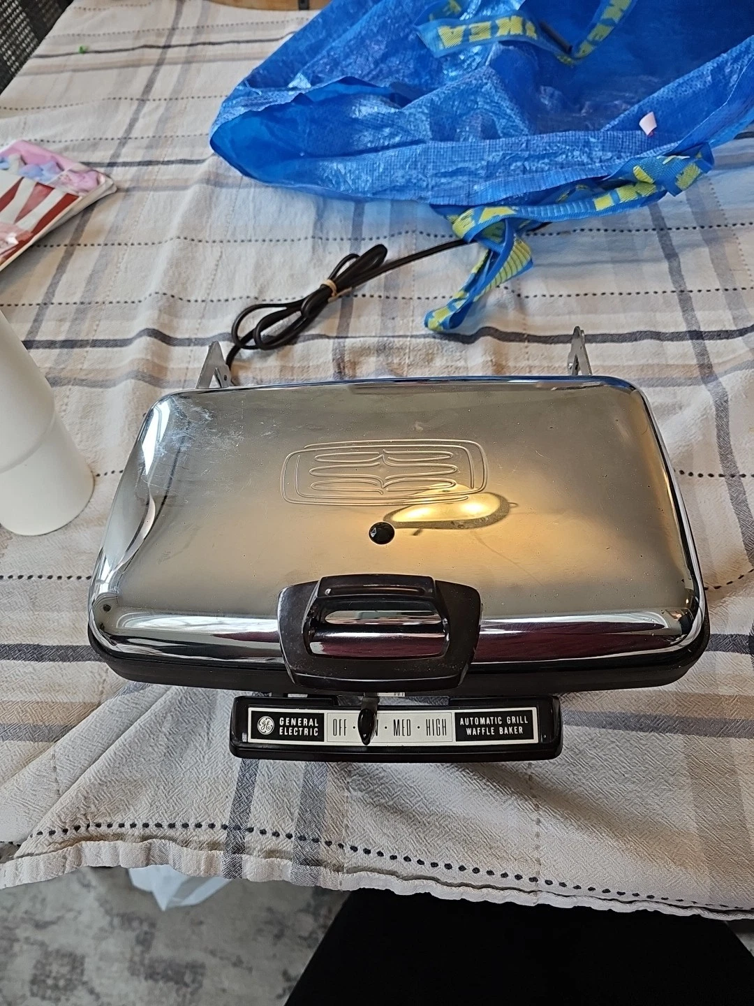 Vintage General Electric Automatic Grill Waffle Maker A24G44T Tested Works USA