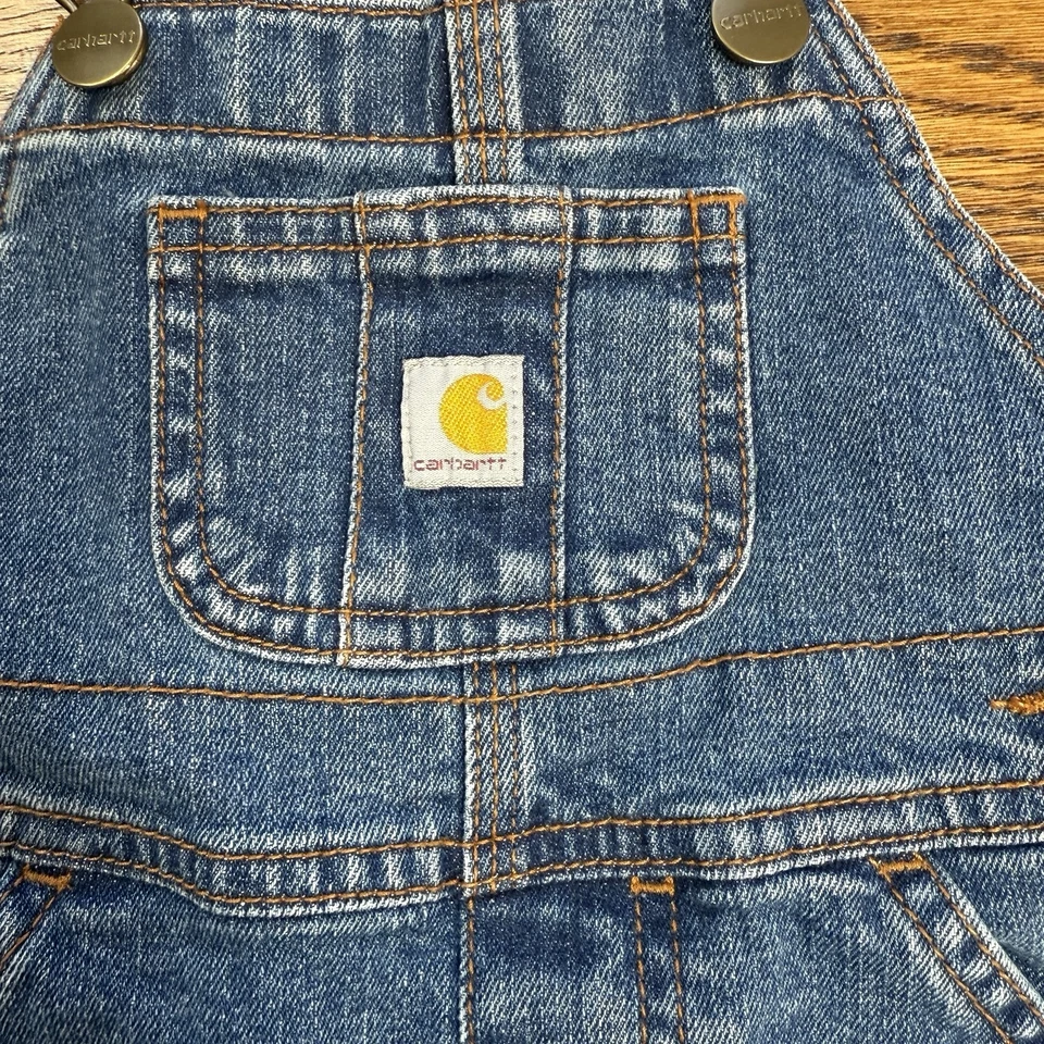 Mono de una pieza de mezclilla azul lavado Carhartt para bebé niño talla 12 meses Foto 2 de 4
