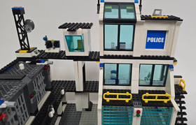 LEGO CITY: Police Headquarters (7744) Lot 108 Figures 60021 7034 7288 + Extras