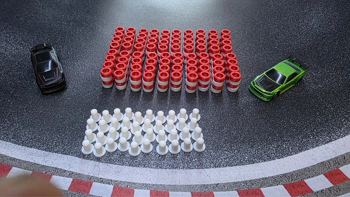 Reifenstapel Rot Weiß  1:76 20er Set + Verbinder für Turbo Racing