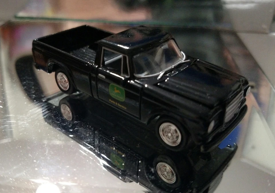 Camioneta pickup Studebaker Champ John Deere 1961 coleccionable para adultos fundido a presión 1/64  Foto 2 de 2