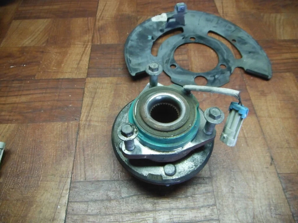 06-13 Chevrolet Impala SPINDLE WHEEL HUB & BEARING OEM w ABS RIGHT - Image 3 of 4