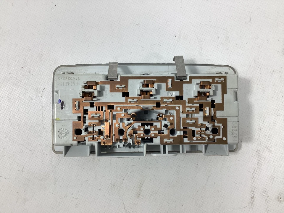 Painel de luz de leitura 2012-2016 Chevrolet Volt lâmpada cúpula GM 22779359 FABRICANTE DE EQUIPAMENTO ORIGINAL. - Imagem 2 de 4