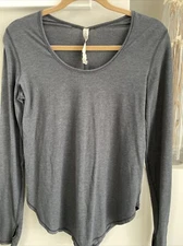 Lululemon Sz 4 Tee Long Sleeve Heathered Navy Shirt Thumbholes Sloped Bottom Hem