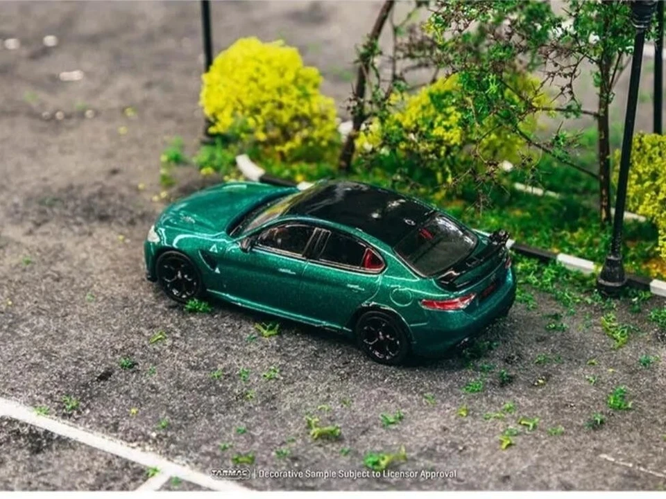 Modelo de coche diecast Tarmac Works escala 1/64 Alfa Romeo Giulia GTA Foto 2 de 4