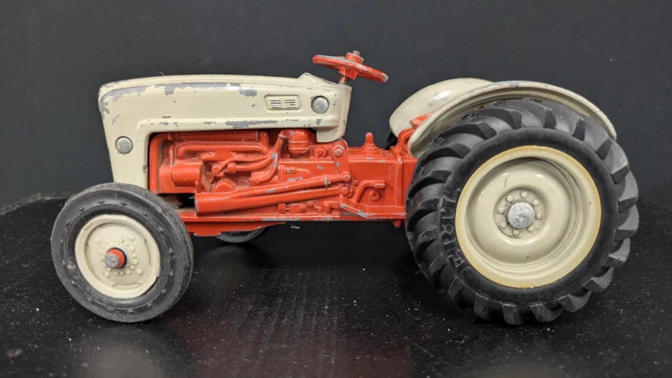 ☑️ Tractor Ford Golden Jubilee vintage ERTL 1953 NAA escala 50 aniversario 1/16 Foto 2 de 4