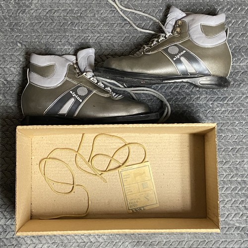 Vintage Alpina 3 Pin Cross Country Ski Boots Silver Womens EU Size 38 US 7.5 - Picture 5 of 17