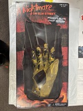 NECA Nightmare on Elm Street 1984: Freddy Krueger Glove - Replica
