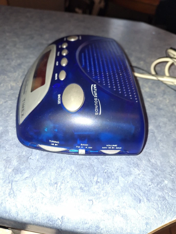 Radio reloj despertador Timex T235P azul translúcido sonidos de la naturaleza AM/FM funcionando Foto 3 de 4