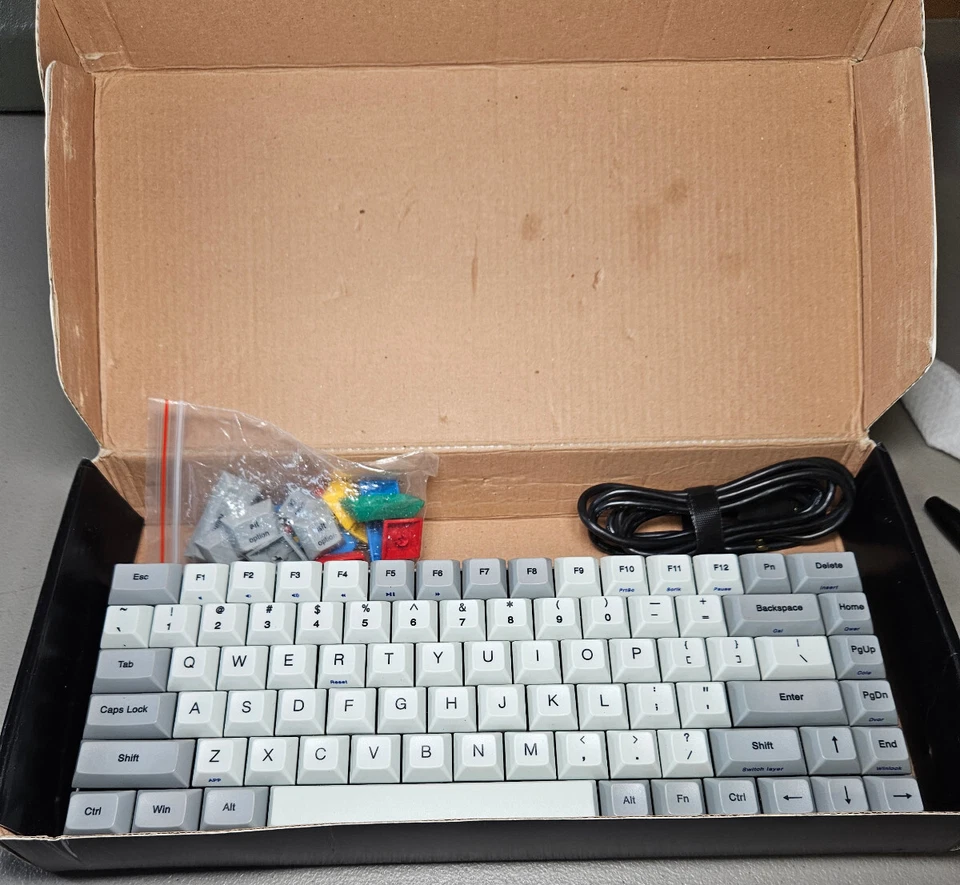 VORTEX VTG-8200 Backlit Mechanical Gaming Keyboard PreOwned Missing Extra Pieces - Image 2 of 4