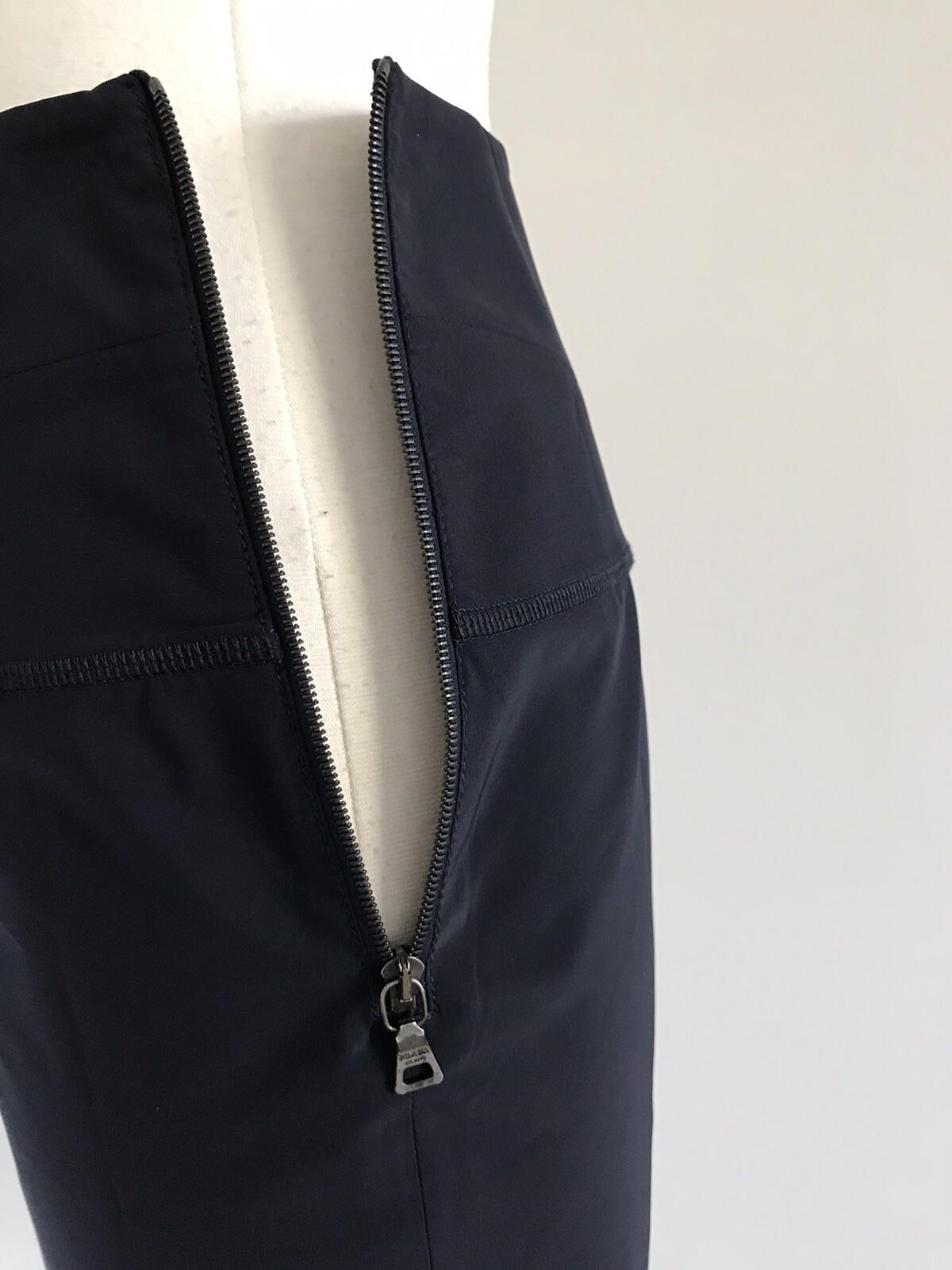 AUTHENTIC PRADA POLYESTER ELASTANE PENCEL UNLINED… - image 8